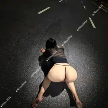建议大家太晚了就不要出门了 小心碰到不知名的少妇 @wsdsbs @woshuaibao @hutuiaitewo @meiridabishai