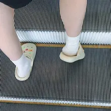 一直忙到起飞，上半年都没怎么玩，没怎么扫，终于休息了，准备带女友出游，今天终于是轻松的一天，白袜加洞洞鞋，嘿嘿 大家可以预定袜子啦，内裤估计会出一条 其他就是…