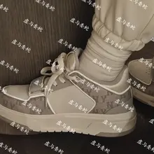 聊了半个月，终于约出来单独出来吃饭了，穿的还是初见那一身，趁机留点念，太想玩了