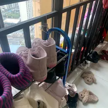 #射鞋 #玩鞋 #扫楼 #打胶 能四季穿帆布鞋的妹子怕是也只有青春期的妹妹了吧~~这么冷的天缺摆着两双converse在外面的妹子可真是我的宝藏女孩呢！眼睁睁…