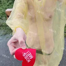 已經連續下了快一週了… 再這樣下下去，真的要發霉了😨 穿著雨衣出來讓肌膚呼吸一樣外面空氣 有人一樣喜歡下雨的味道嗎😁 https://t.co/LaWOGxS…