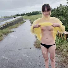 已經連續下了快一週了… 再這樣下下去，真的要發霉了😨 穿著雨衣出來讓肌膚呼吸一樣外面空氣 有人一樣喜歡下雨的味道嗎😁 https://t.co/LaWOGxS…