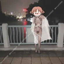 台风天漏出，老婆也是挺大胆的。有人经过也没害怕。 果然风雨的加持下更有一番风味了。 @宁波 @户外漏出 @人妻