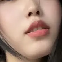 曾经遇到过一个男人，有点动心。我主动凑过去给他口交，可他事后却拒绝跟我接吻。很失望。后来我拼命漱口，也没再向他索要过哪怕一个吻。他会用力操我，会骂我脏，会肆无…