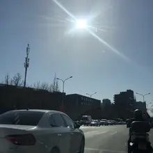 媳妇儿最后约了闺蜜。去朝阳大悦城。 从地下停车场出来这大太阳 晃的我 都睁不开眼睛。 春天来了。 嗯。 到了开始活动的时候了。。。