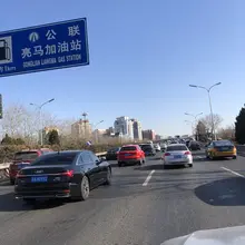 真的是春天来了。大家都出来活动了。大周末的从北四环堵到东四环 全程都是红的，进了商场女士上个厕所还要排队。 另外 这大悦城的人这么多 就算给各位露脸照 估计你…
