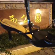 一夜入秋，秋天的第一次寻宝。 今天来的太早，公园人有点多，偷偷露一下，想要的就来吧♥ @luchu888 @luchu777 ＃石家庄 ＃国际庄 ＃露出 #寻宝