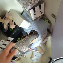 同好投稿，有机会进了女同事宿舍，好多骚高跟，好几双平常没见她穿过，原来私底下这么骚，狠狠玩一边。