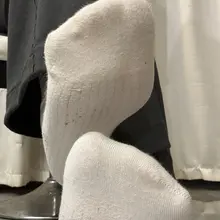 穿起球的白袜