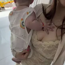 没有拍到头的。这几日天天下雨，出门也不方便，今日刚生孩子的妈妈叫我帮她做乳腺spa 。小孩应该有6个月了，还在母乳。