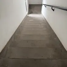 十分钟后 在这里