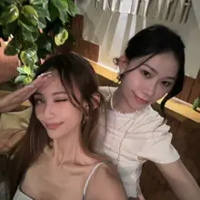好想说谎 不眨眼睛 似进入无人好想说谎， 让睫毛在月光下跳舞， 编一个关于星星的童话。