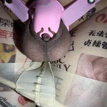 被阴蒂负数锁锁完两天就是这个样子啦🥵🥵，被压缩到极致的废物阴蒂展现出畸形的包皮尖尖，无论如何也撸不出来的哦🤏🤏🤏，果然是天选小姆狗😋🤤#雌堕 #男娘 #sis…