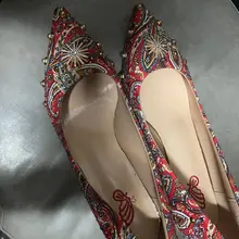 表姐的婚鞋，正在试鞋，看看有没有机会玩。