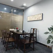 大半夜的被喊到深圳，到朋友办公室喝茶。老婆这两年经常喝酒到4、5点，免疫力下降，查出来HPV，还好是良性，几个月不能让我插，现在多开发菊花。你们玩多人不带套的…