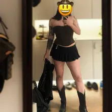 诶我肚脐右边的痣好性感啊