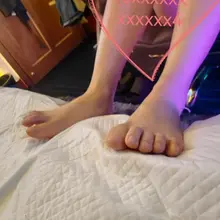 玉足娇艳，逼得男人大兴摸之、捏之、握之的遐思……（兄弟投稿女友jiojio，同好交流，评论留言，后续关注），欢迎投稿。。 @cyxyyb6Yg39lizA @…