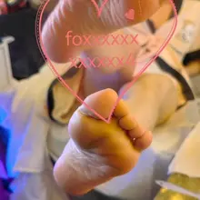 玉足娇艳，逼得男人大兴摸之、捏之、握之的遐思……（兄弟投稿女友jiojio，同好交流，评论留言，后续关注），欢迎投稿。。 @cyxyyb6Yg39lizA @…