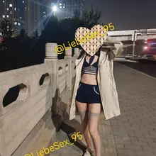 一个外卖小哥绕着骑了三圈，也不怕超时了