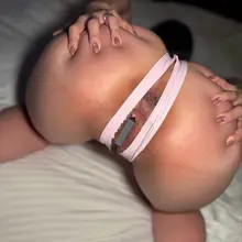 もし私と密会できるとしたら… どっちの穴に入れたい？？🩷 コメントで教えてね🎀