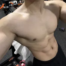 最近腹肌很硬，适合和软屁屁碰碰