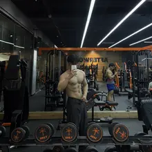 差点忘了，我是一名肌肉黄推博主