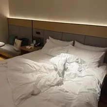 太混乱了，猜得到我们昨晚几人活动么。