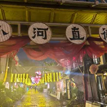 这夜市怎么都没人的？ 杭州人晚上都睡这么早嘛？ 真无聊…… #杭州