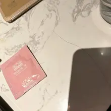 趁今晚下雨，把过年开中的杭州小哥赶紧兑现了。 又湿又冷的天有人帮我暖床了，晚安 #杭州