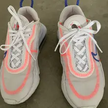#射鞋 #玩鞋 #扫楼 #打胶 35.5的nike玩起来是真的舒服！随便射一下，哪怕是我的不多感觉都要把鞋垫射满了....这种生理心理的双重刺激实在是太让人满…