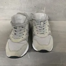#射鞋 #玩鞋 #扫楼 #打胶 下午甚是想念内增高妹子的鞋果断刷了过去，妹子果然没让我失望，一双没玩过的旧鞋映入眼帘...不得不说味道真不错！很难想象妹子的脚…
