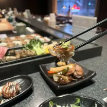 비도 오고 센치해서~아이들은 배민 우리 둘이서 참치 오마카세🥰 벌써…배불려요~🤣🤣어여 먹고 소화시키려 가자요~🤣🤣🥰 간만에 단둘이 노래방 고고…