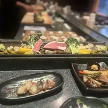 비도 오고 센치해서~아이들은 배민 우리 둘이서 참치 오마카세🥰 벌써…배불려요~🤣🤣어여 먹고 소화시키려 가자요~🤣🤣🥰 간만에 단둘이 노래방 고고…