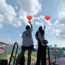잠실경기장~LG:두산 야구직관🤗 우리의 가족같은 @bestjung2141 오빠언니와 함께하는 시간🥰 먼가 극기훈련같은 느낌이지만 두남자가 만나…