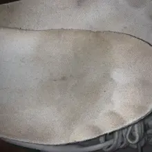 #射鞋 #玩鞋 #扫楼 #打胶 这赤脚穿的鞋垫也太脏了吧...搞得跟被射过多少回了似的呢...不过这细细的小脚印实在是蛮可爱呢，果断给你保养保养吧。