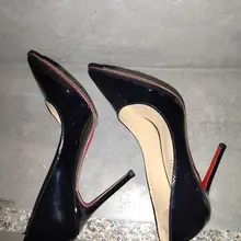 我觉得这种红底高跟是最骚的，细跟8或10CM，比华伦更喜欢。