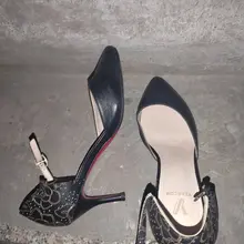 扫了一晚上就这两双高跟，北方天冷了女主都把高跟收回去了，闭关了。欢迎南方的同好投稿分享。