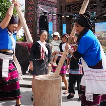 【旅ログ】雲南・普洱の西盟ワ族自治県で、新米祭り。 昔ながらの方式で豊作を祝い、観光客と喜びを分かち合う。