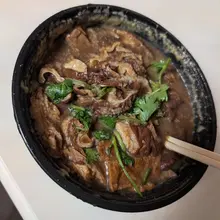 来百金的第一顿 吃的很烧心 光看一眼就恶心了，更别提吃了 月销还有7000+ 百金这地方已经和窝的刻板印象对上了 准备跑路 不会再来