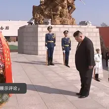 三胖怕是第一次发现自己看不到脚尖