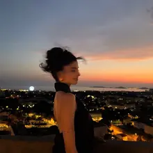 pretty girls, prettier views