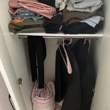 女友学妹害怕孤单邀请同在实习的女友一起合租，平时四个女生住不方便去，正好赶上都过年回家了去找女友。学妹把脏衣服都带走了，衣柜里只留下了四双洗干净的棉袜，遗憾但…