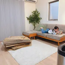 久しぶりの休日なので、家でゆっくりしようと思っていたが… 妻に「そこにあるダンボール捨てといて！」と言われ、さらに3歳の娘から「パパ、おままごとのお家作って！…