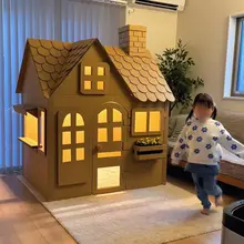 3歳の娘と一緒にダンボールでお家を作りました。