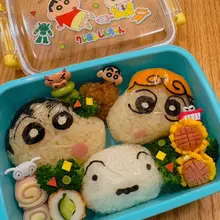 娘に頼まれて、朝からパパが2時間かけて作った遠足のお弁当です。 空っぽなお弁当を持って帰ってきてくれるだけで、父は報われます...。