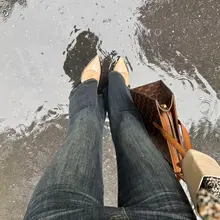 该死的天气，jiojio都弄湿了！