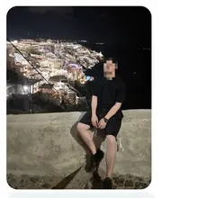 周三的时候是摄影师，周一又成了单。可能他也忘记了才给我发过私信，也可能群发刚好到我。 但是拿回答别人问题的答案，来给我发自我介绍，这是不是就是大家所说的二手玫…