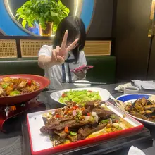 没有退圈 只是遇到的奇葩太多了 先休息一阵子
