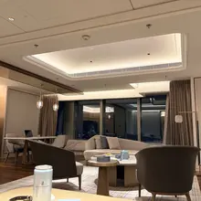 好痛苦，要给这段婚姻定一下去留，到我要做选择的时候我不知道怎么选了，我不知道内心想要的究竟是什么。或者我知道，但是责任和现实和自我和期待和欲望在揪扯。甚至不确…