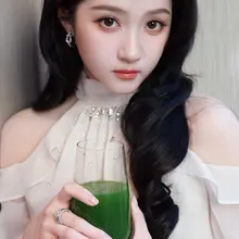 看关晓彤如何诠释“京圈格格”的矜贵诱惑，纤细脚踝与恨天高的完美邂逅